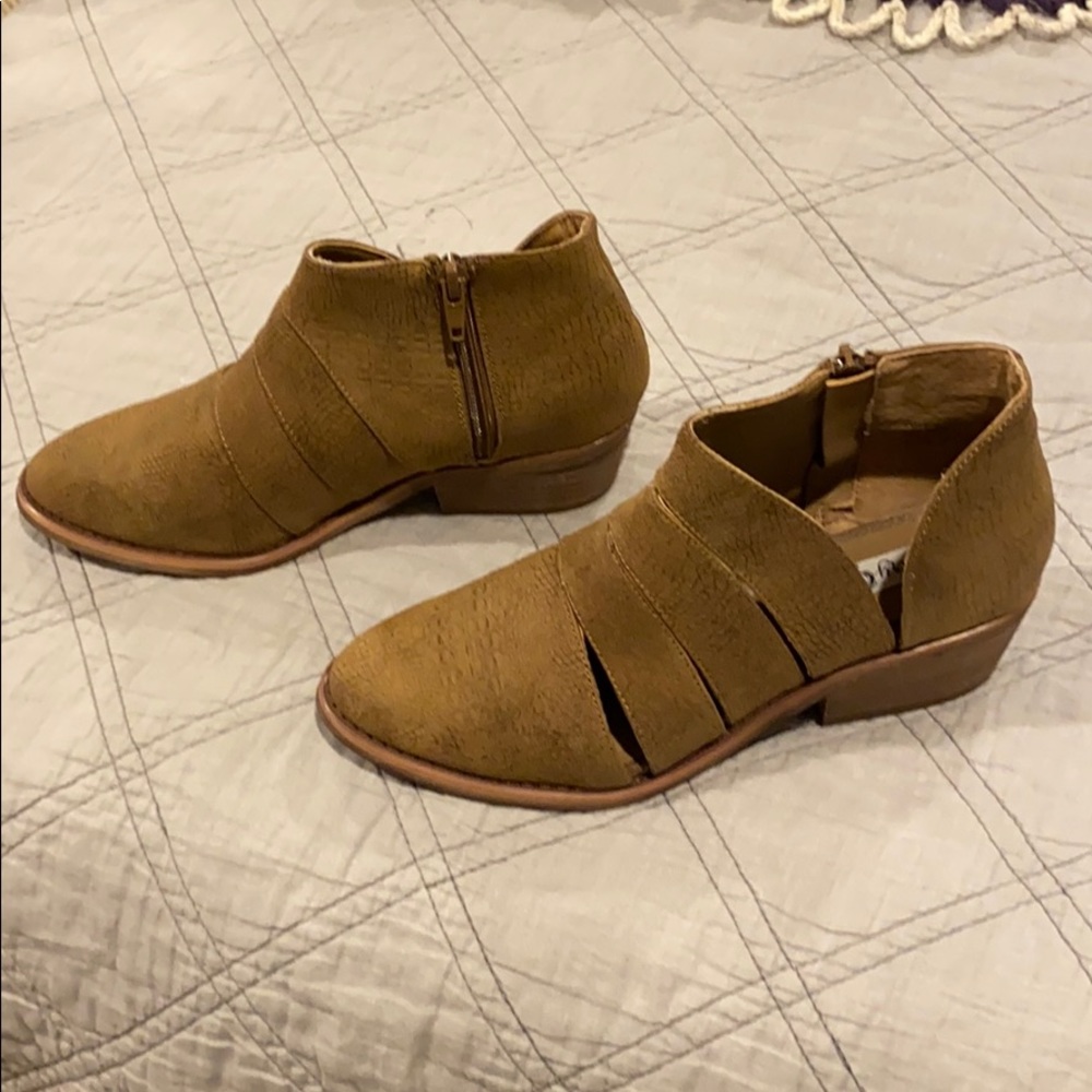 Cute brown boots